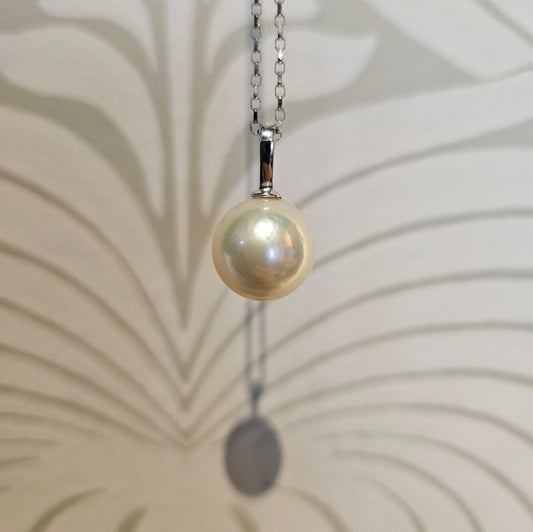 RAW 9ct White Gold & Big Freshwater Pearl Necklace