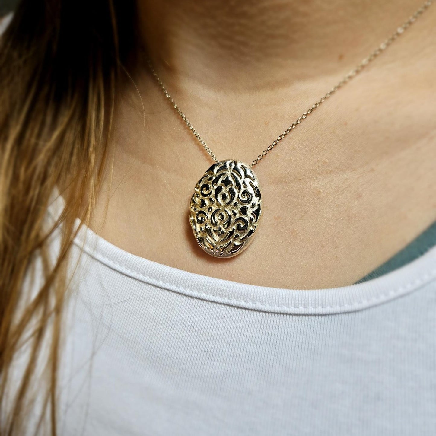 QUINN Silver 'Etched' Pendant