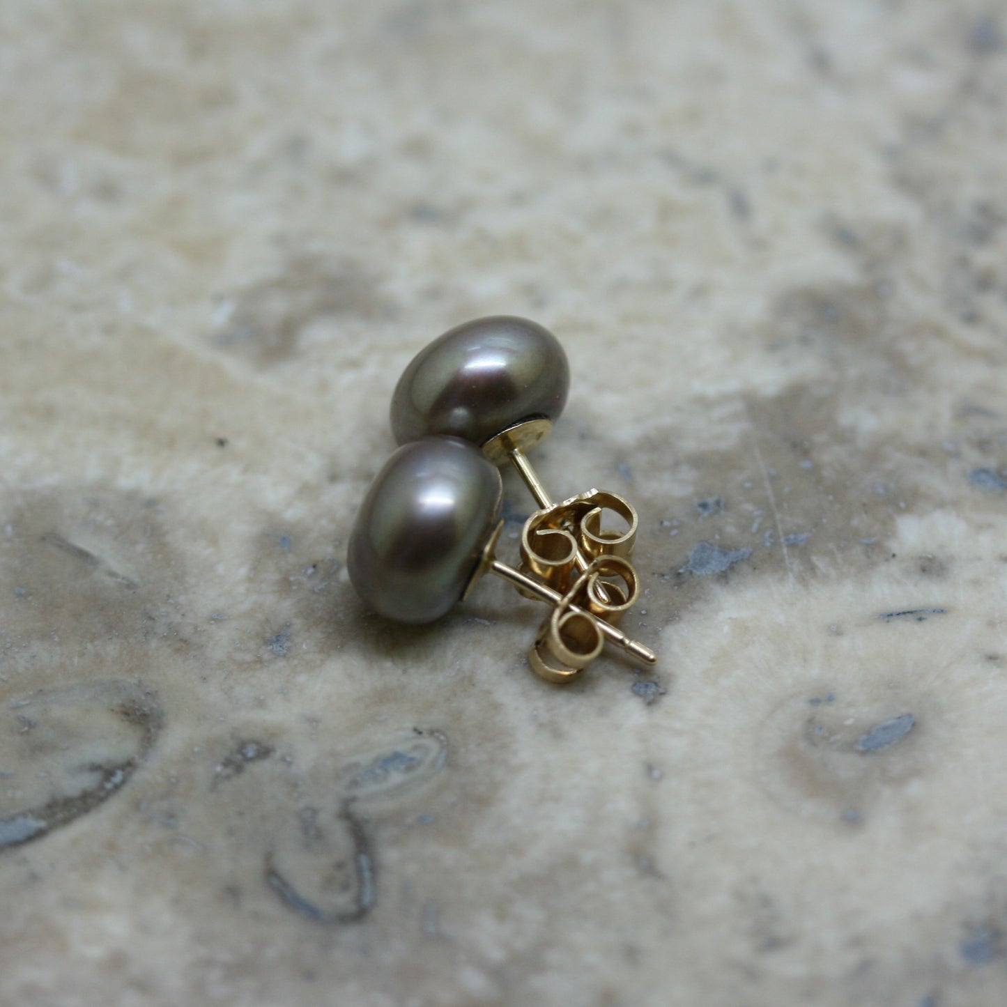 RAW Freshwater Button 'Suede Grey' Pearl Earstuds