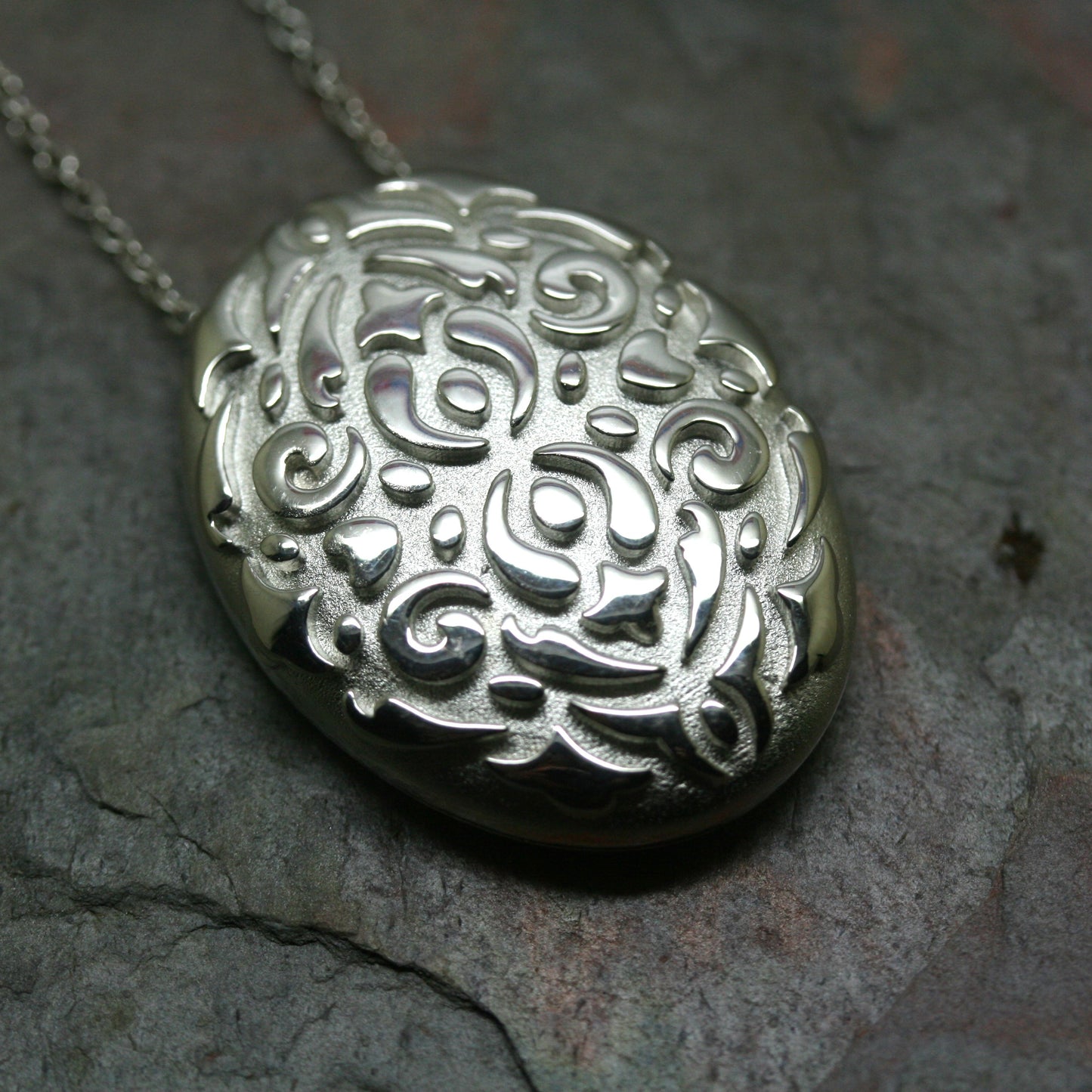 QUINN Silver 'Etched' Pendant