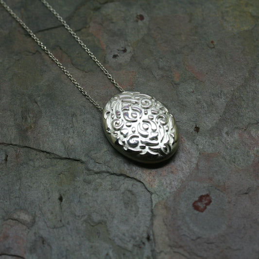 QUINN Silver 'Etched' Pendant