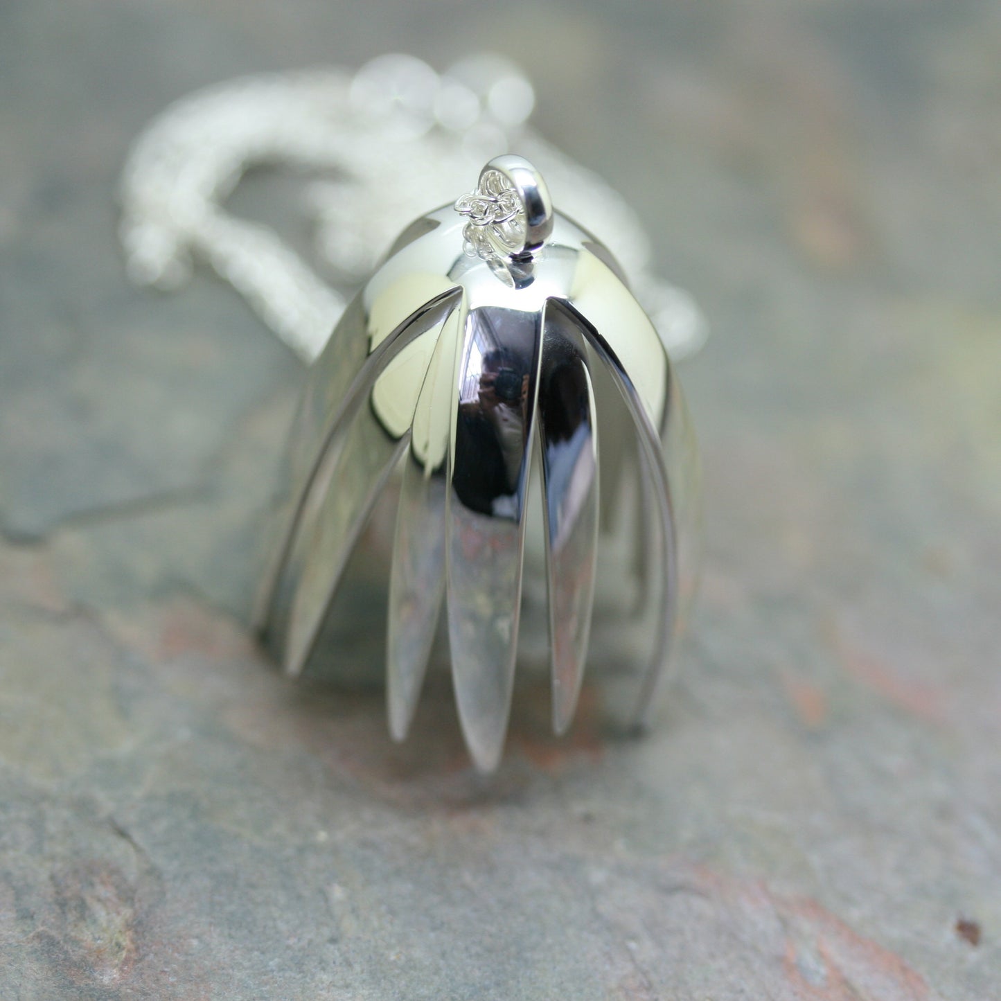 QUINN Silver 'Flower' Pendant