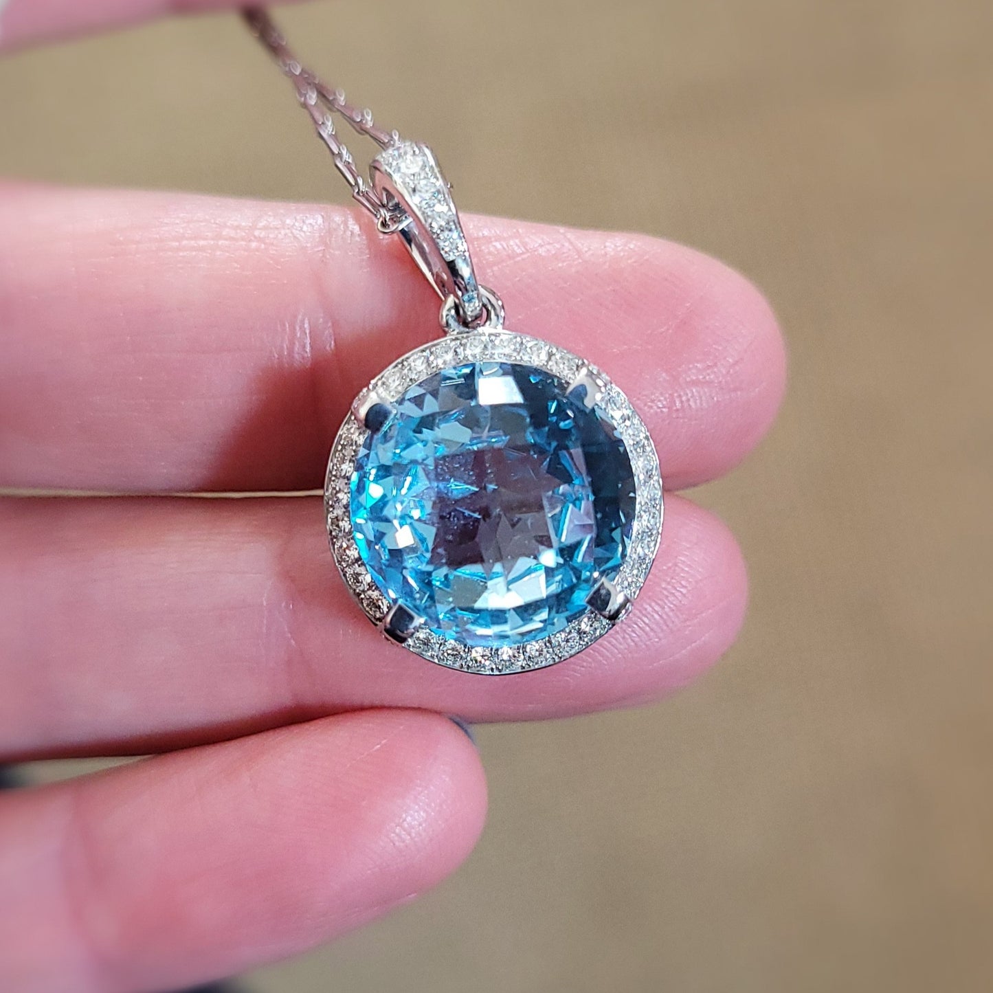 SOLEY 18ct Gold & Diamond 'Halo' Pendant