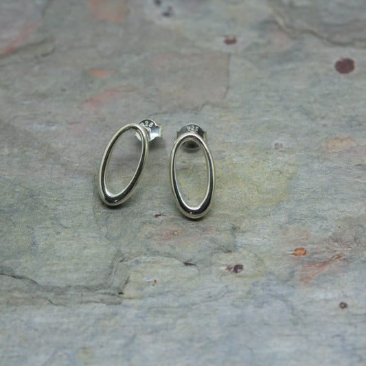 CURT Silver Oval Stud Earrings