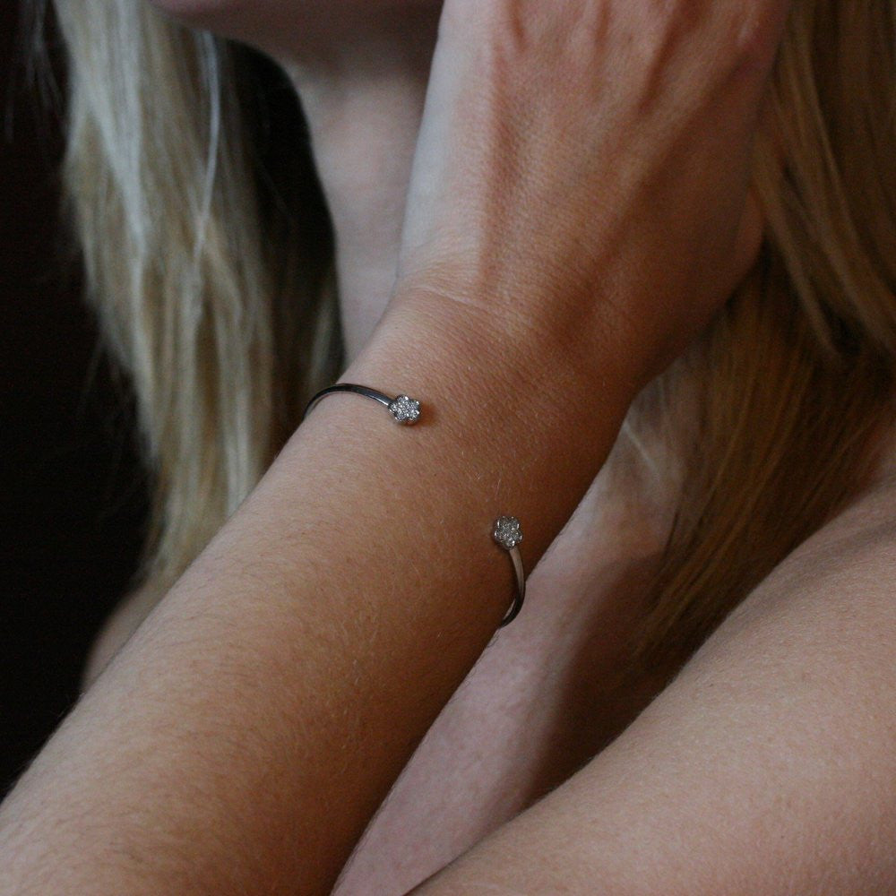 RIVOIR 18ct White Gold & Diamond 'Flower' Bangle