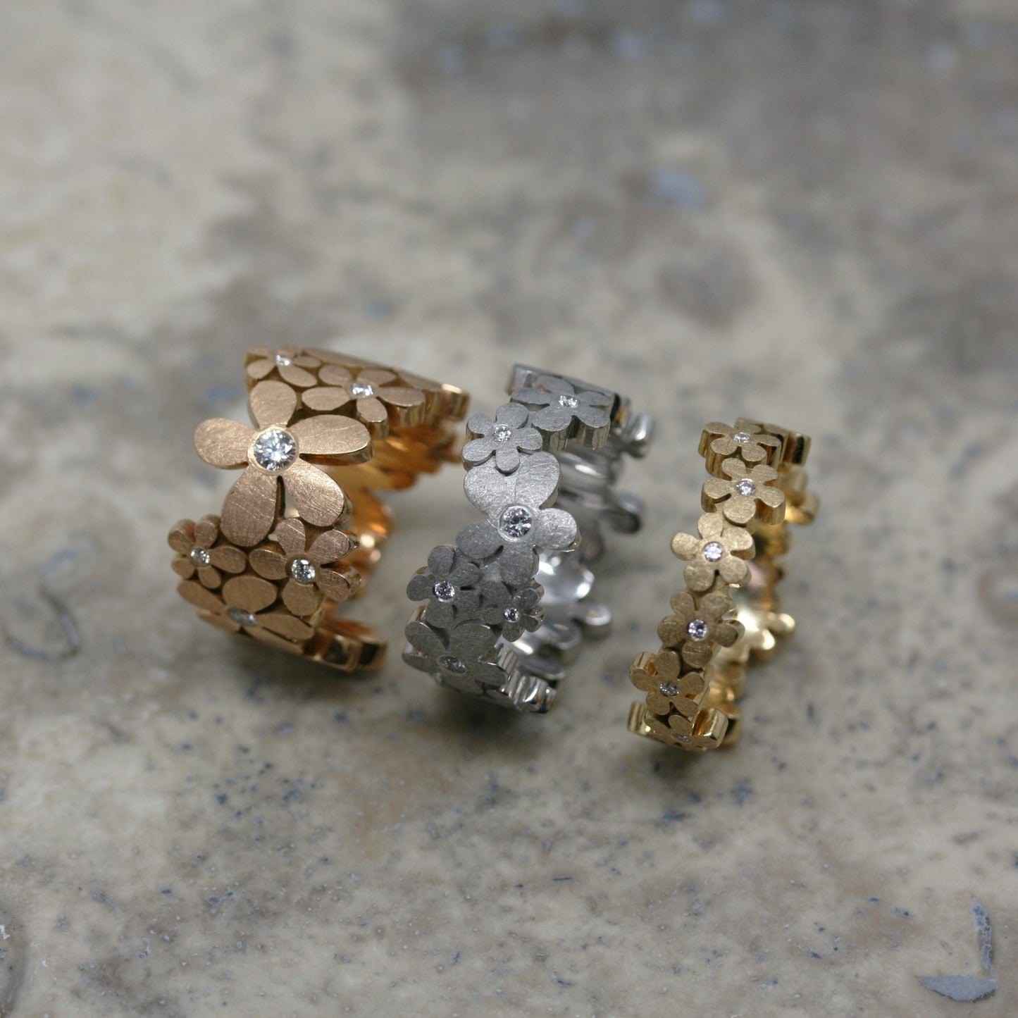 SCHNIDER & HAMMER 18ct Gold & Diamond 'Flower' Ring