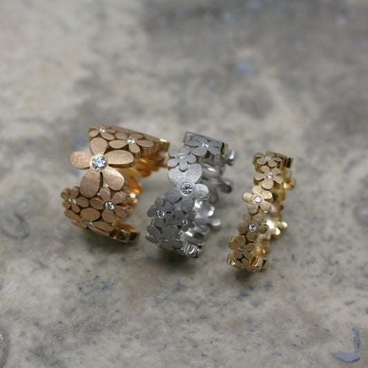 SCHNIDER & HAMMER 18ct Gold & Diamond 'Flower' Ring