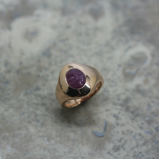 ADAM 18ct Rose Gold Cigar Band Ring Set with Carved Ruby