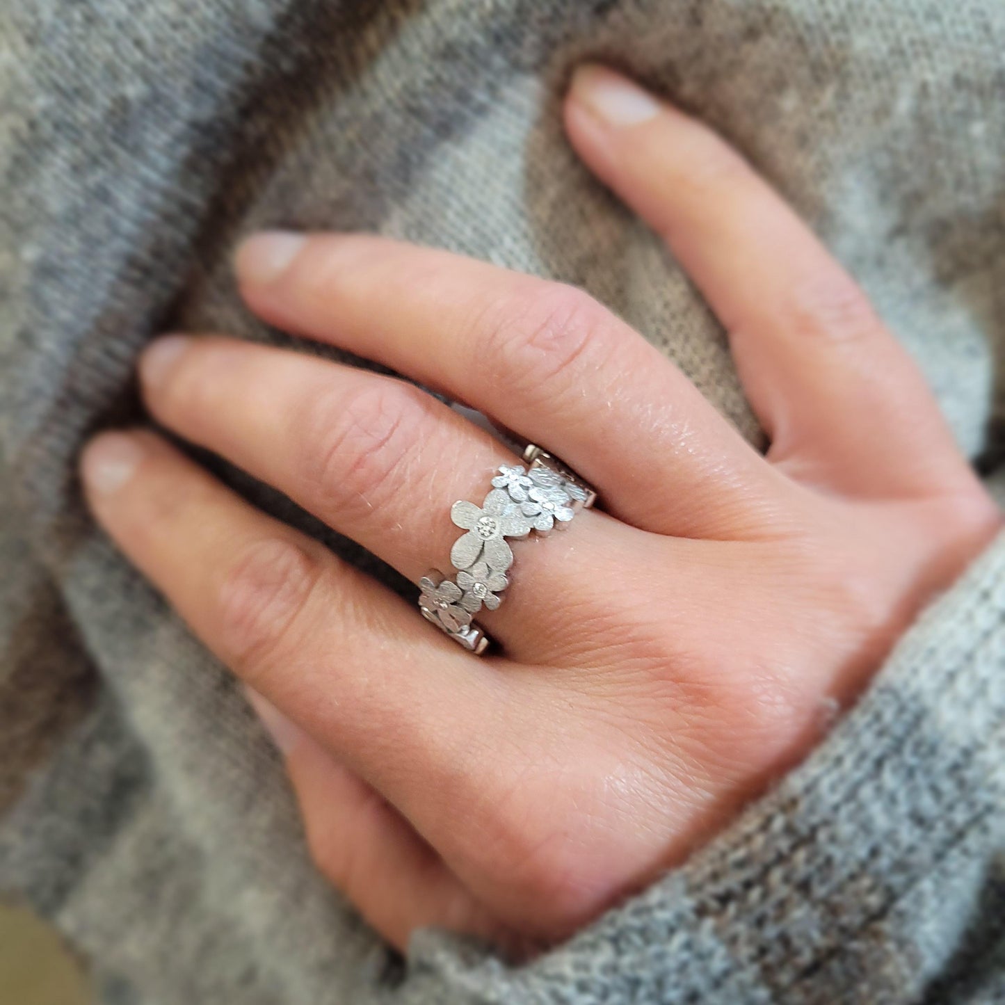 SCHNIDER & HAMMER 18ct Gold & Diamond 'Flower' Ring