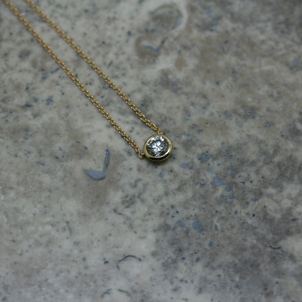 ADAM 18ct Yellow Gold & Diamond Solitaire Pendant