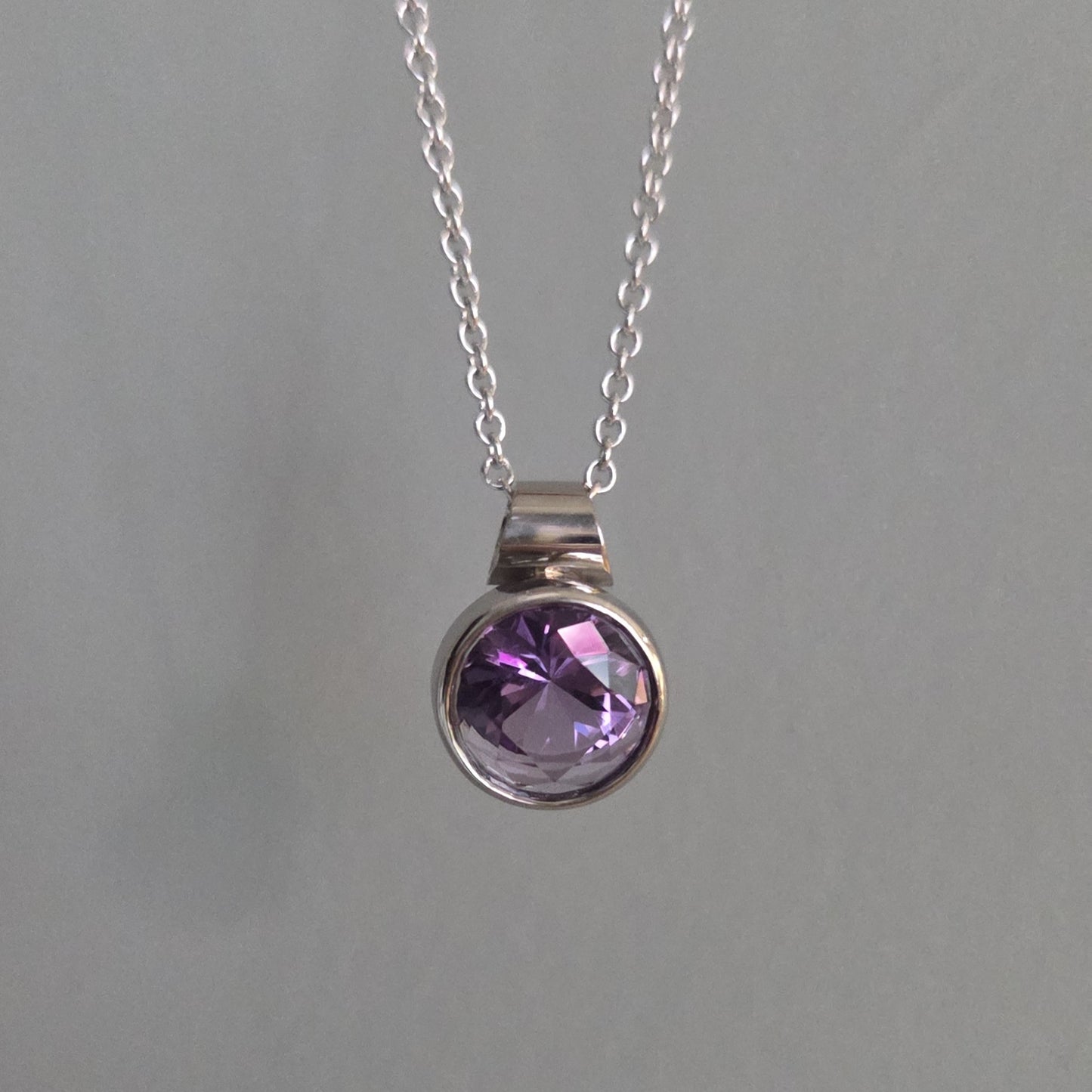 SEITTER 18ct White Gold & Amethyst Pendant
