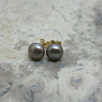 RAW Freshwater Button 'Suede Grey' Pearl Earstuds