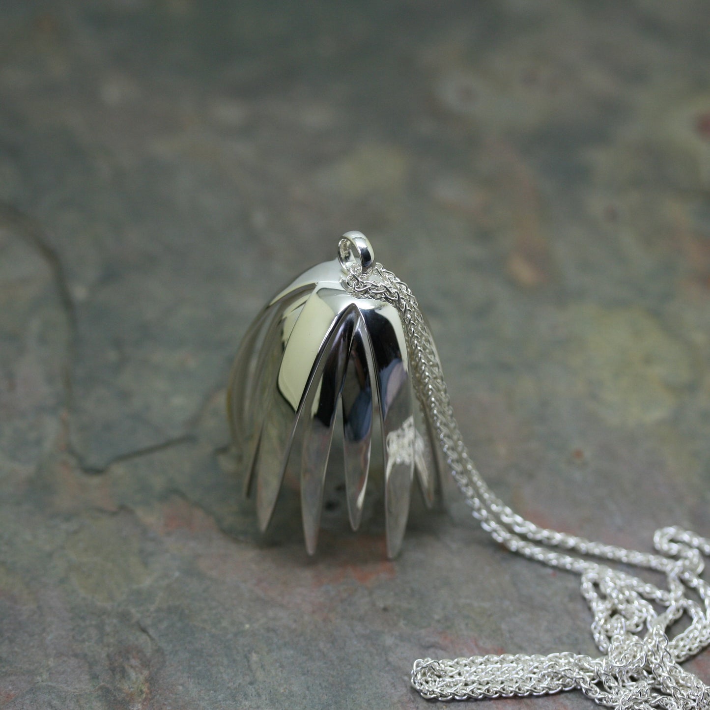 QUINN Silver 'Flower' Pendant