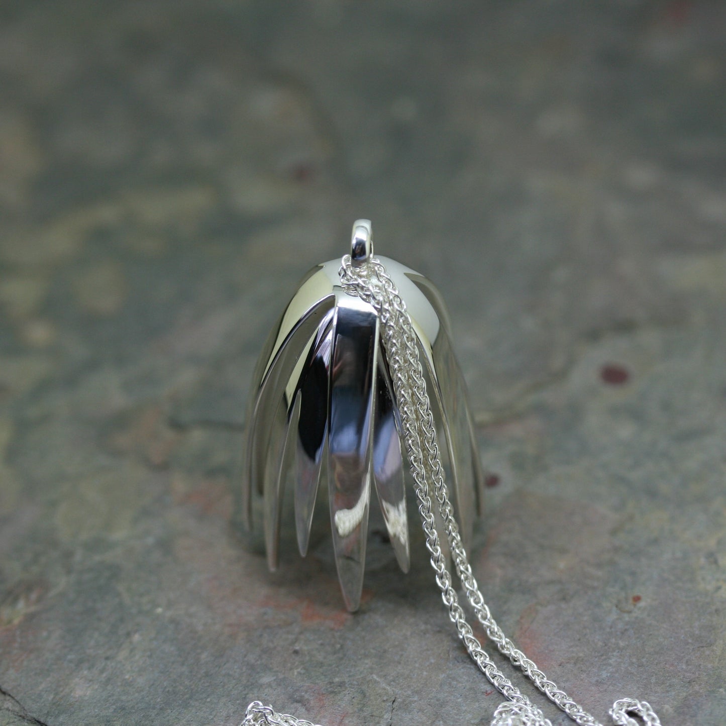 QUINN Silver 'Flower' Pendant