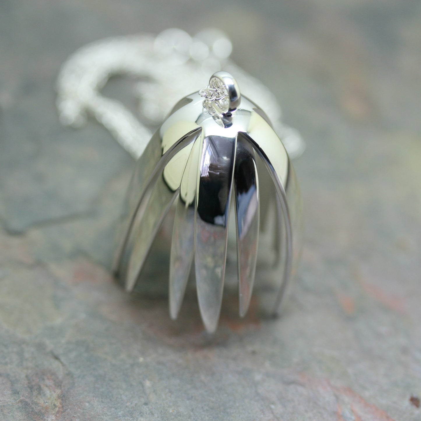 QUINN Silver 'Flower' Pendant