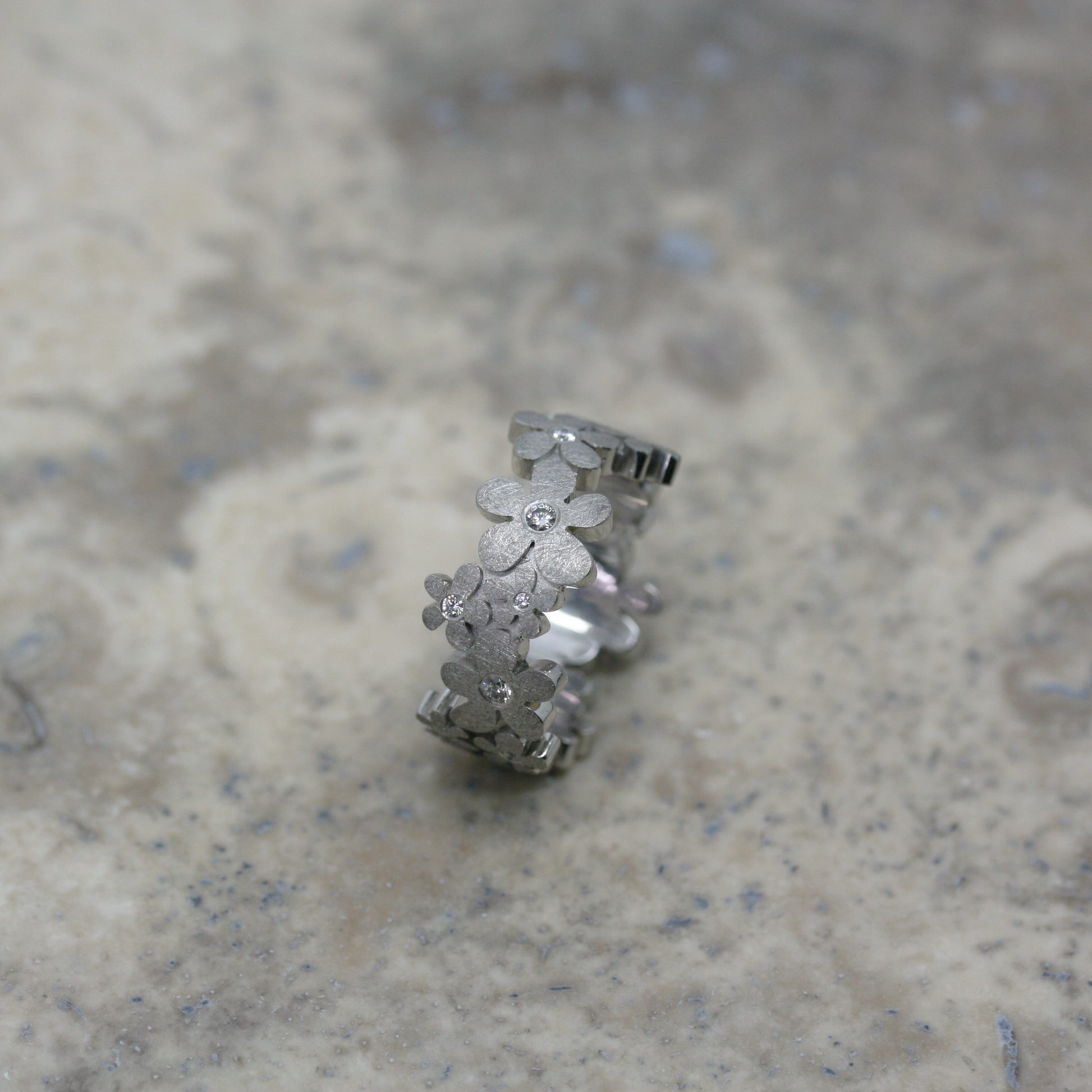 SCHNIDER & HAMMER 18ct White Gold & Diamond 'Flower' Ring