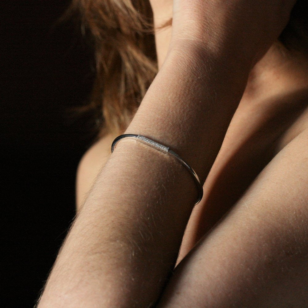 SOLEY 18ct White Gold & Diamond 'Bar' Bangle